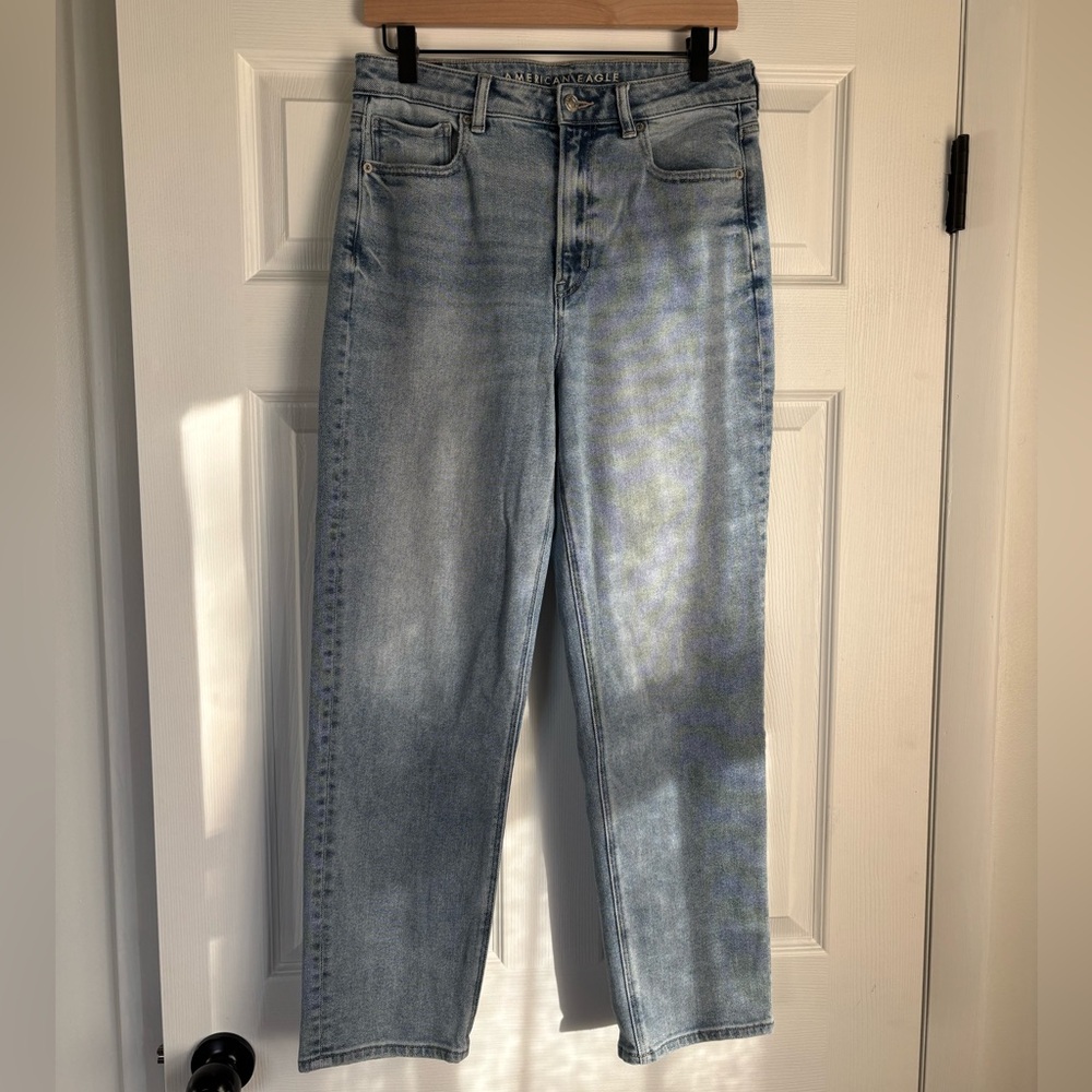 American Eagle High-Rise Mom Straight Jeans